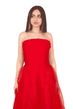 ⁦فستان سهرة سواريه أحمر بقصات متمايلة⁩ - الصورة ⁦2⁩