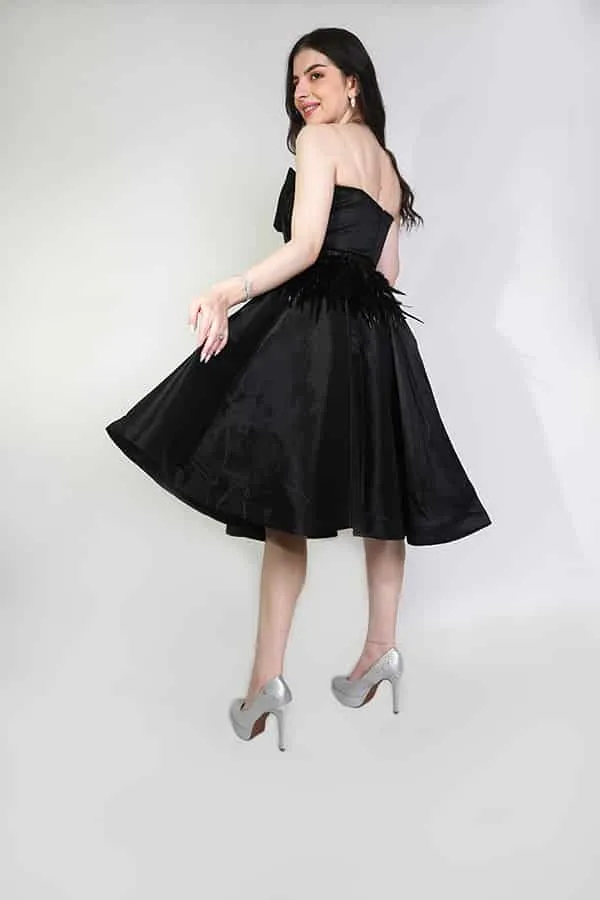 فستان ميدي مزين بالريش