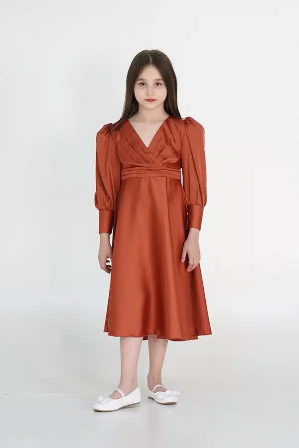 فستان بناتي ناعم بأكمام طويلة