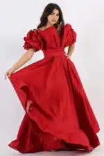 فستان احمر بأكمام نص