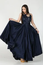 فستان طويل أسود