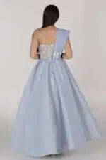 فستان طويل كلاسيكي
