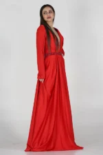 ⁦فستان طويل بأكمام طويلة⁩ - الصورة ⁦2⁩