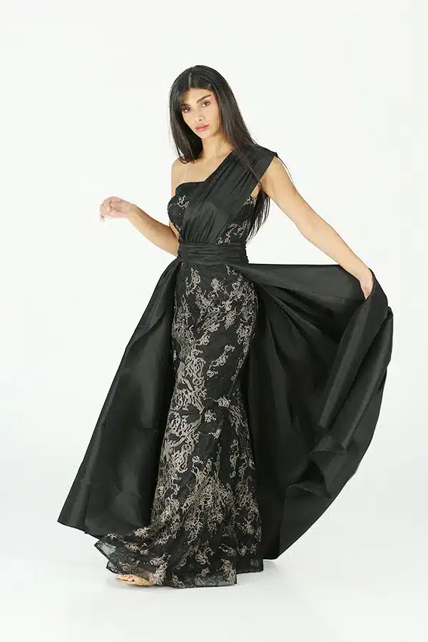 فستان سهرة كم واحد