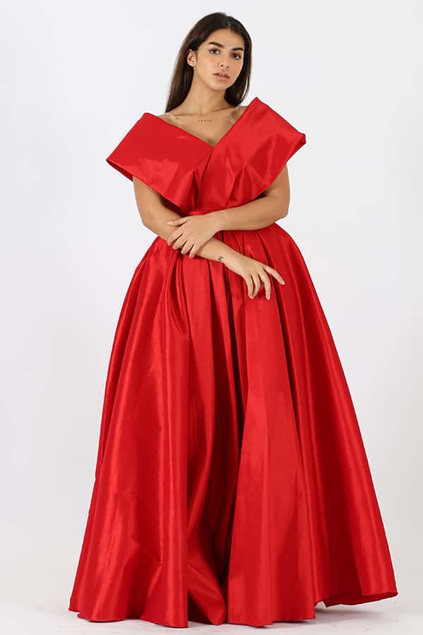 فستان احمر كلاسيكي