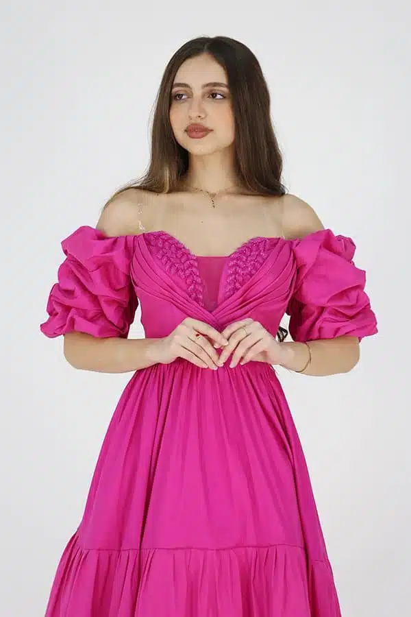 فستان طويل فوشية بأكمام نص منفخه