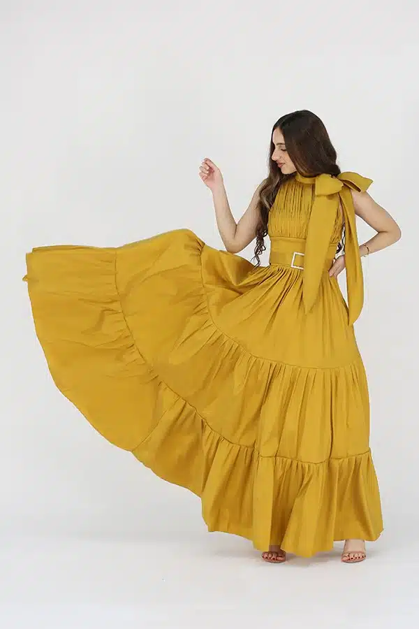 فستان سهرة فونكة في الكتف