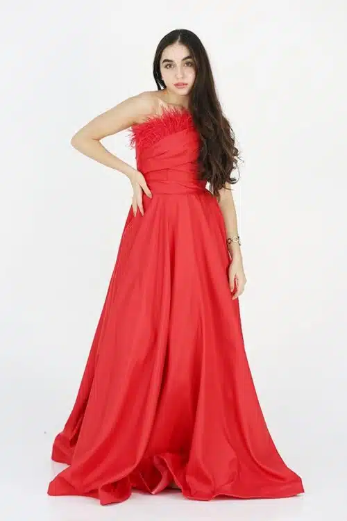 فستان أحمر طويل