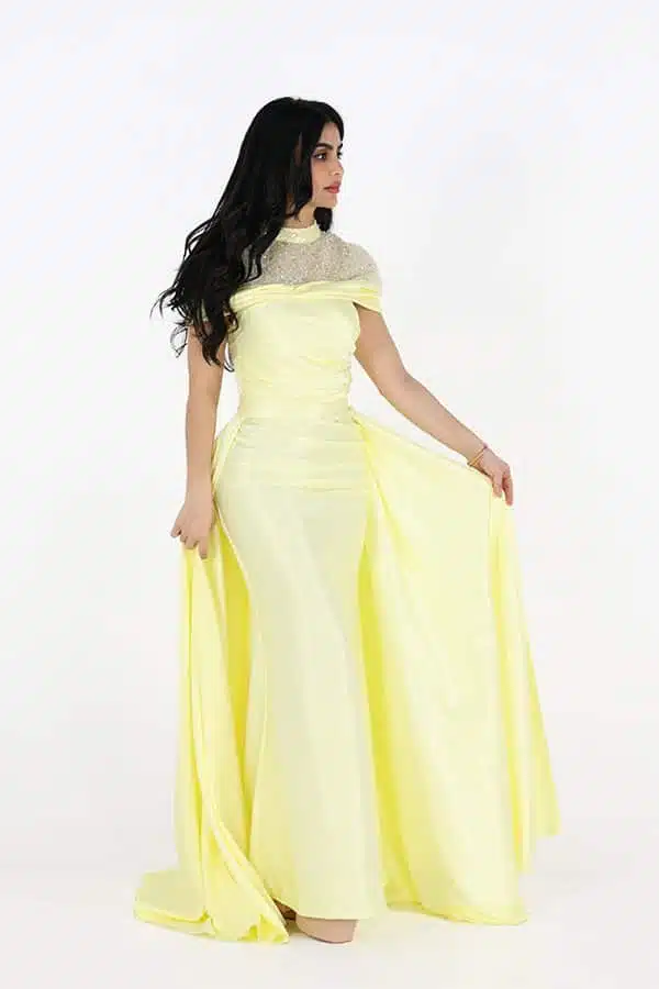 فستان اصفر بتنورة
