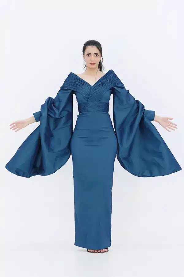 فستان سهرة بإكمام طويلة