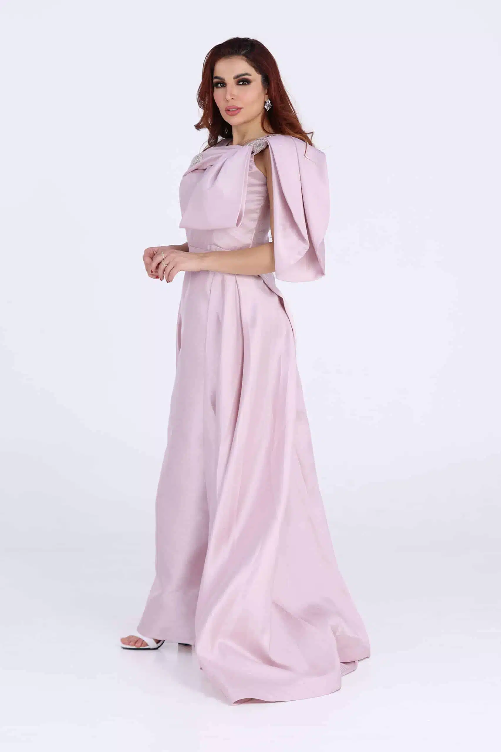 فستان سهرة مطرز بفيونكه