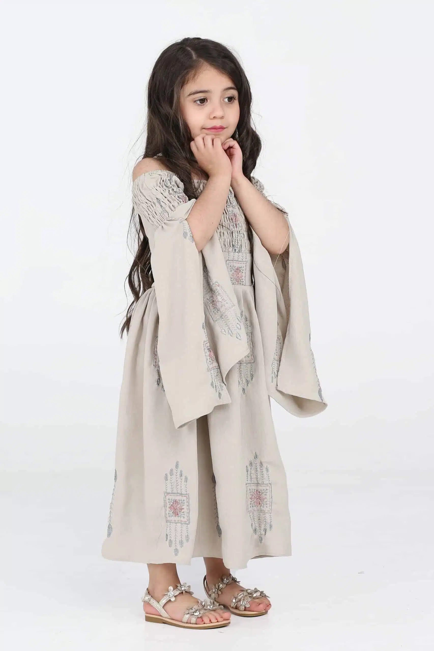 ⁦جلابية رمضان بناتي بأكمام مفتوحة⁩ - الصورة ⁦3⁩