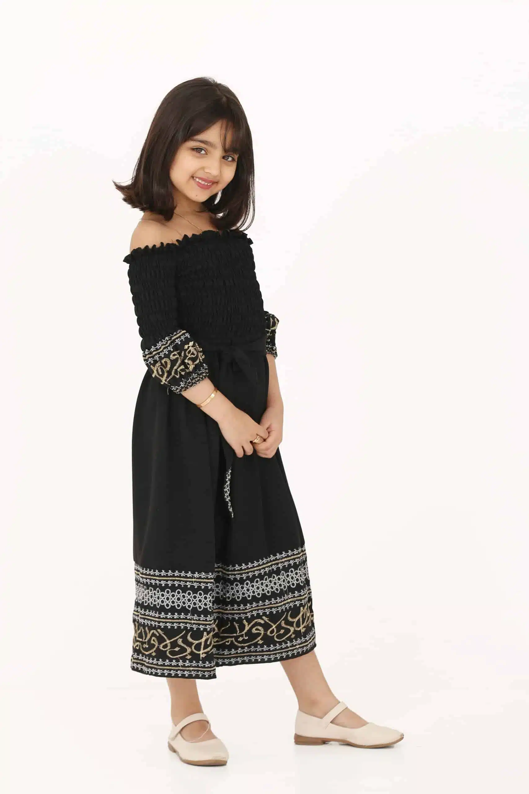 جلابية رمضاني بناتي مغربي مطرز بحروف جلابية رمضاني بناتي مغربي مطرز بحروف