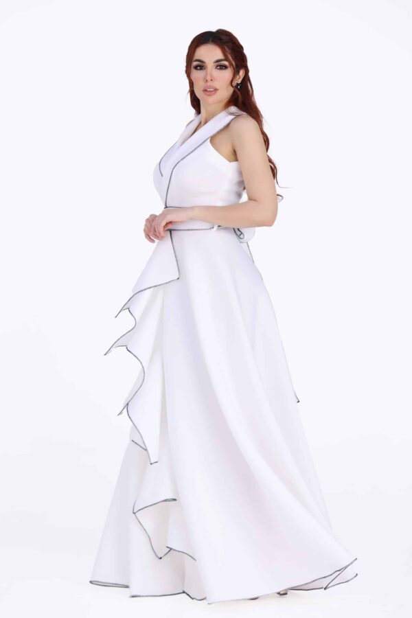 فستان سهرة أبيض بكسرات أمامية