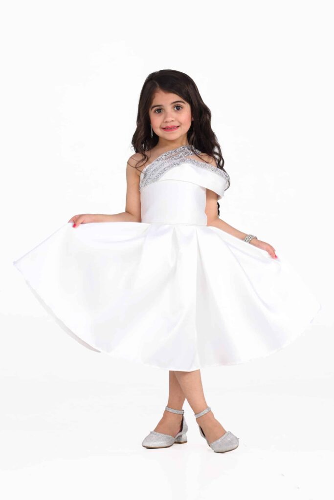 فستان بناتي أبيض