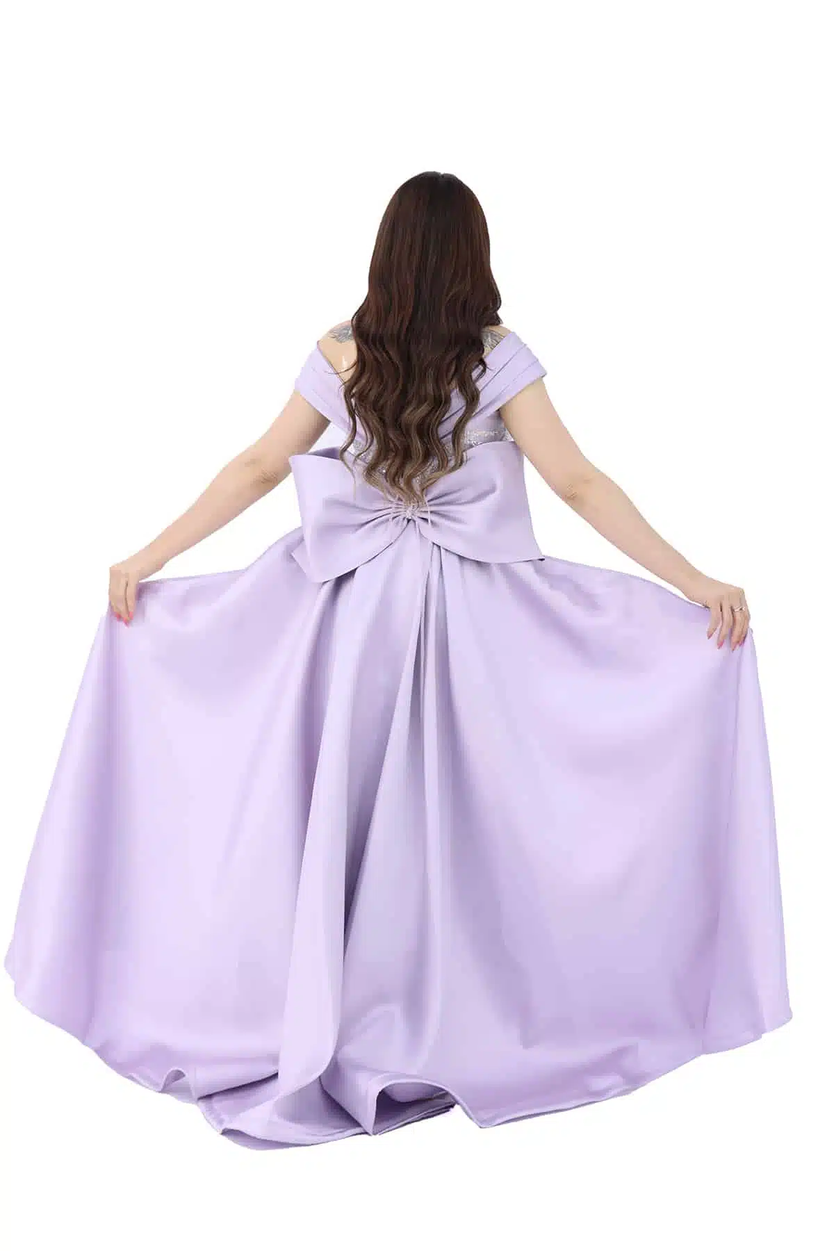 فستان سهرة بتصميم أنيق