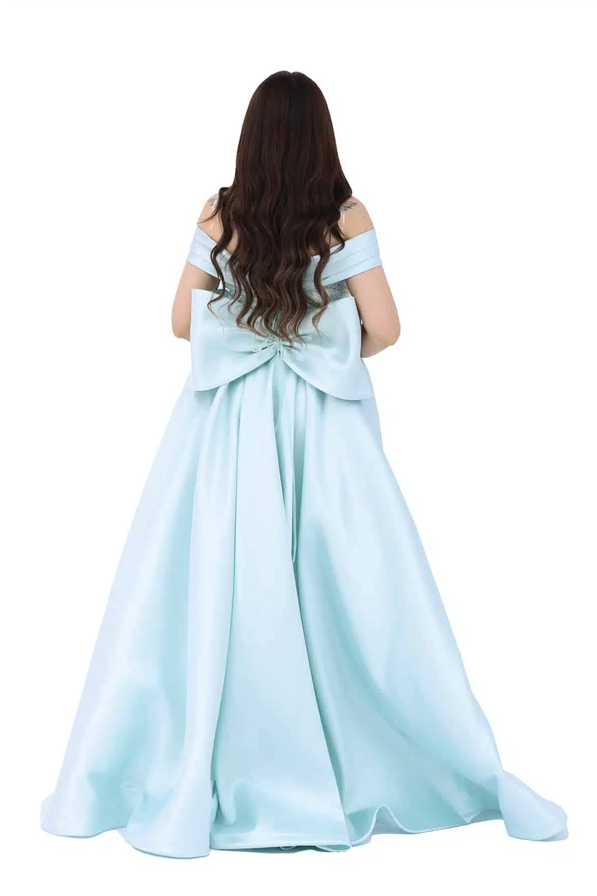 فستان سهرة بتصميم أنيق