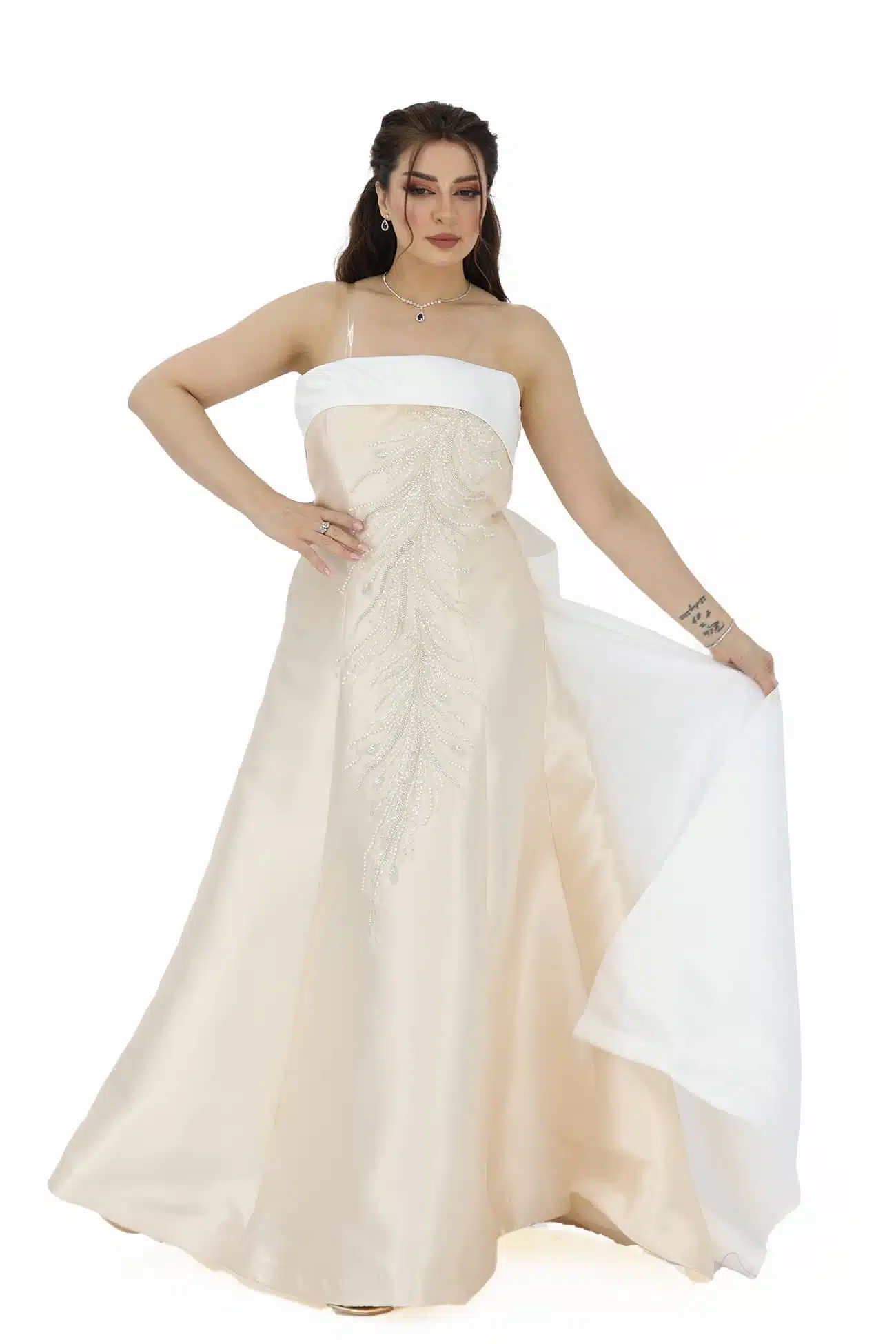 فستان حفلات بتطريز فخم