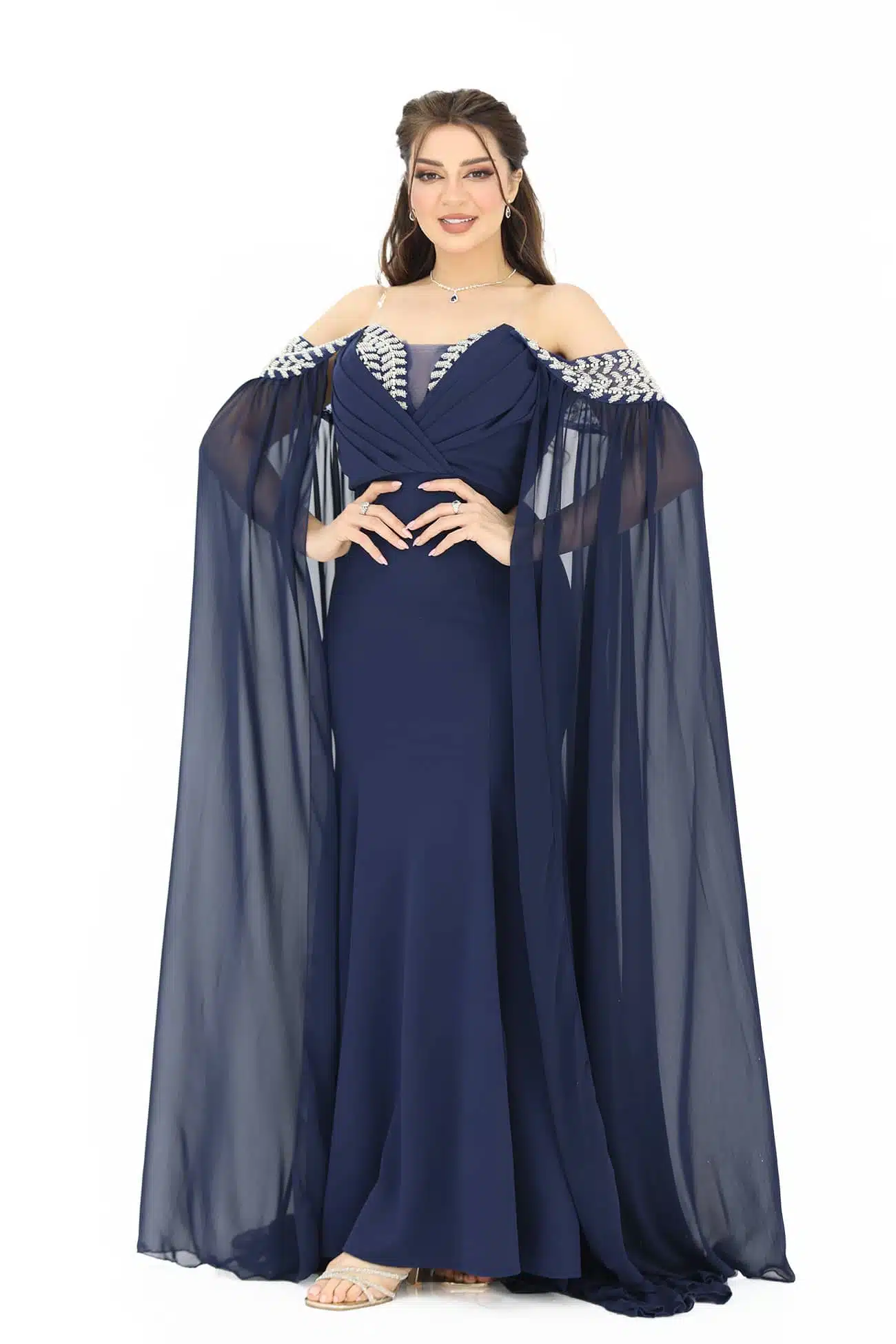 فستان سهرة كحلي بأكمام طويلة