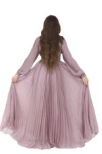 فستان ناعم بتطريز فخم في الخصر