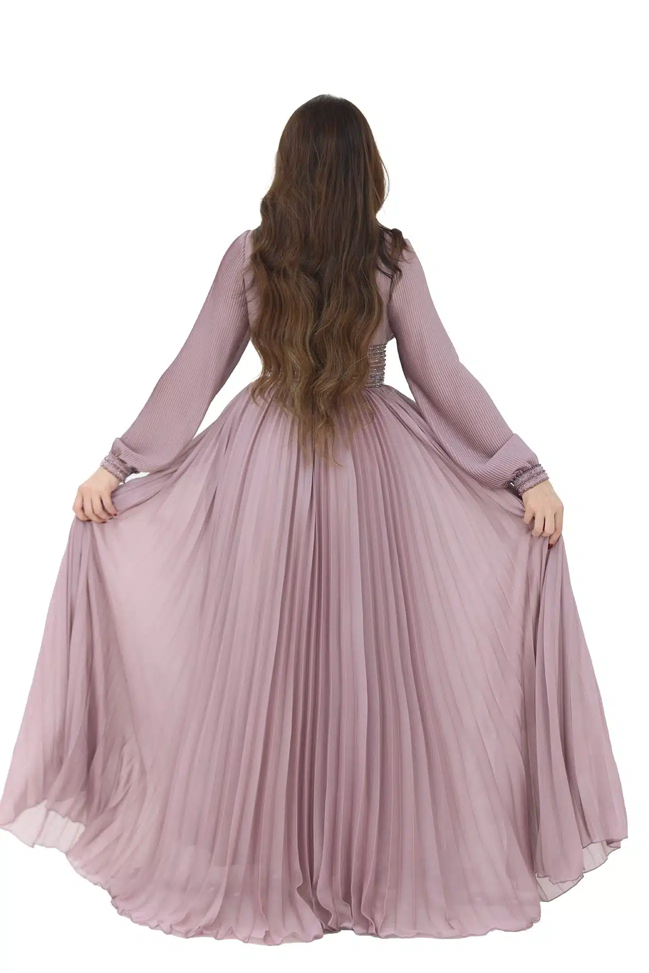 فستان ناعم بتطريز فخم في الخصر