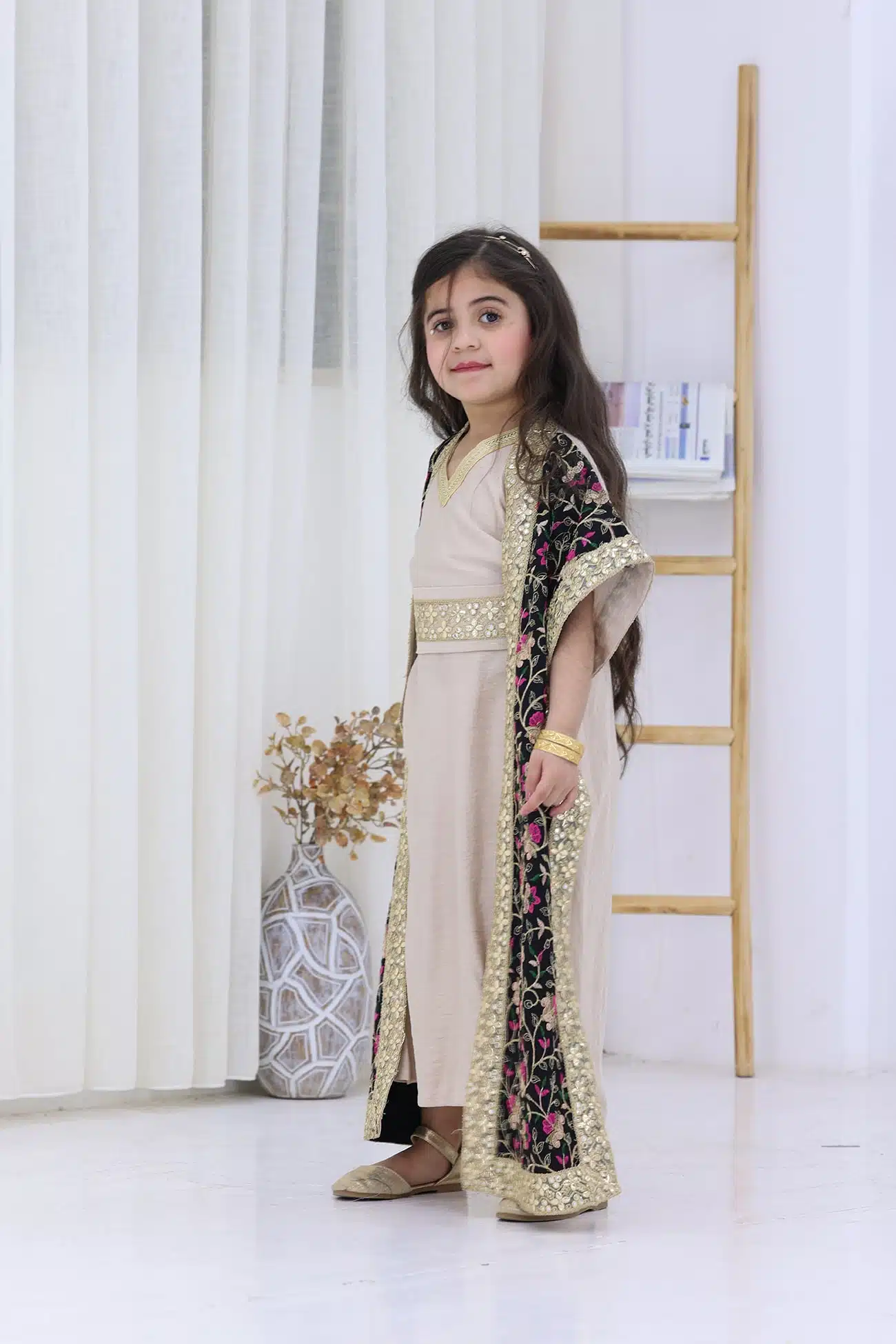 جلابية بناتي بشال مشجر فخم