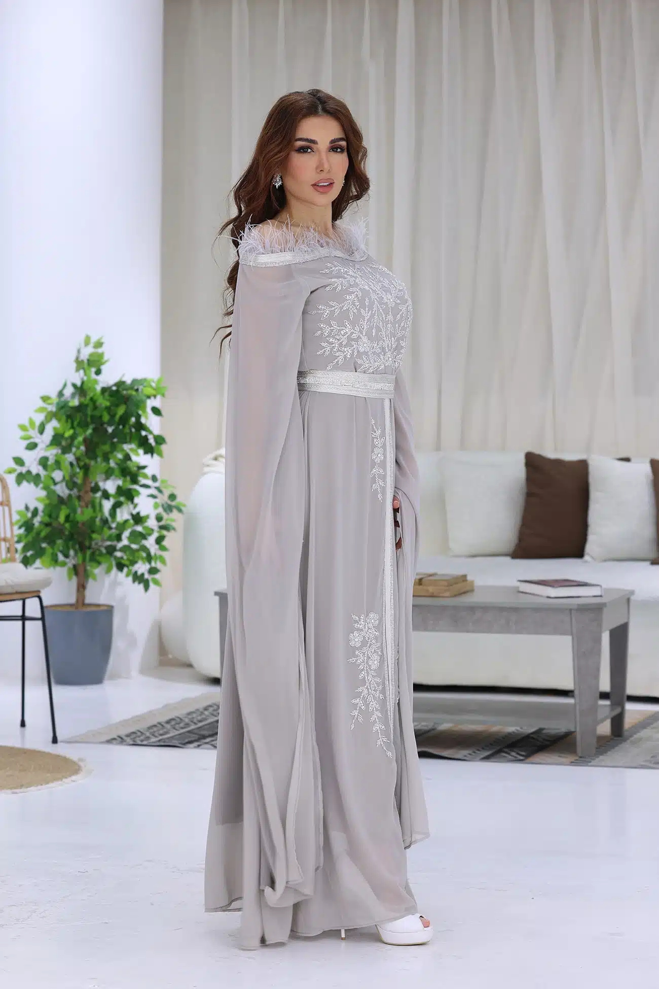 جلابية مغربي مزينة بريش