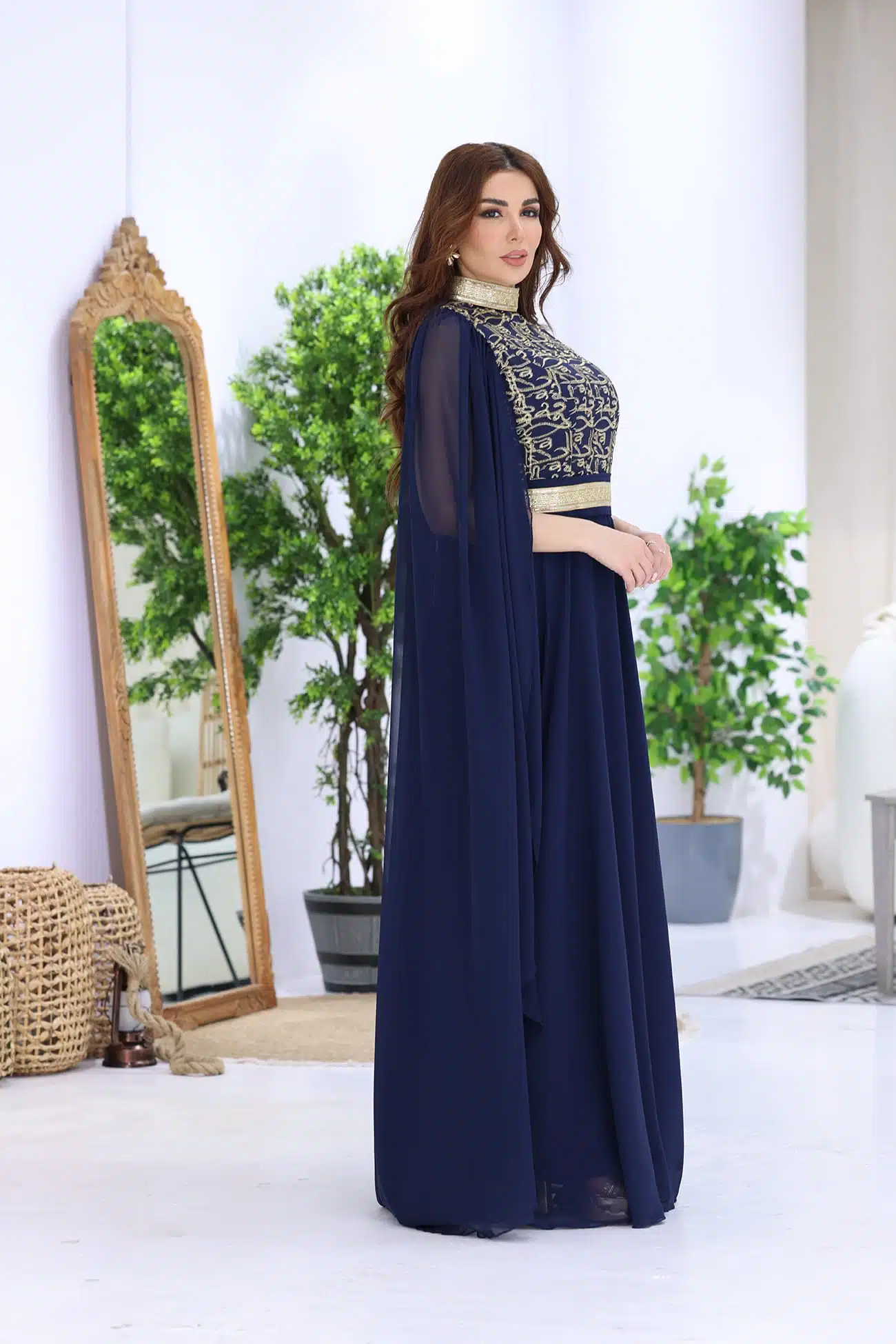 جلابية مغربية بتطريز حروف ذهبية جلابية مغربية بتطريز حروف ذهبية