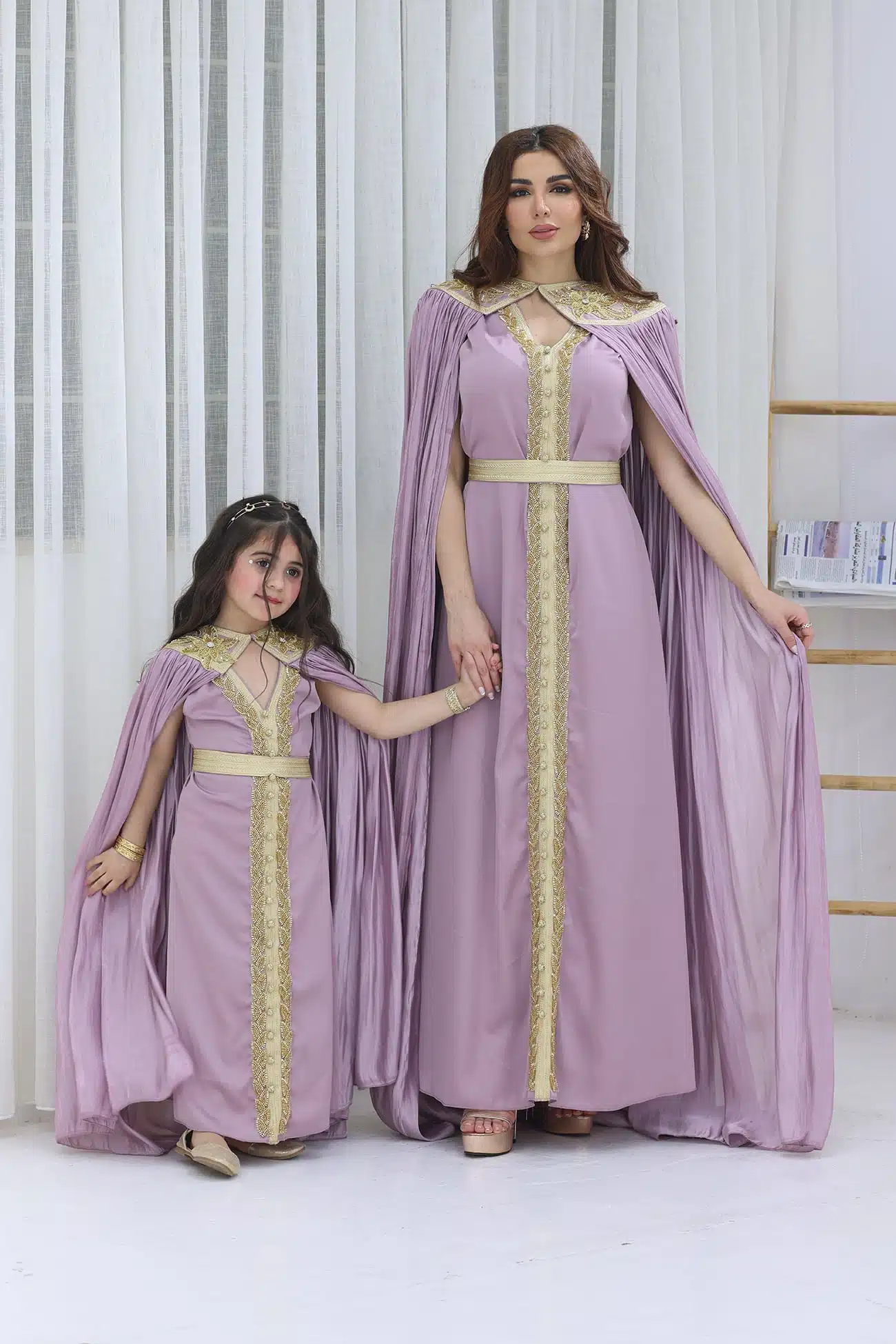 جلابية بناتي قطعتين بتطريز ذهبي جلابية بناتي قطعتين بتطريز ذهبي