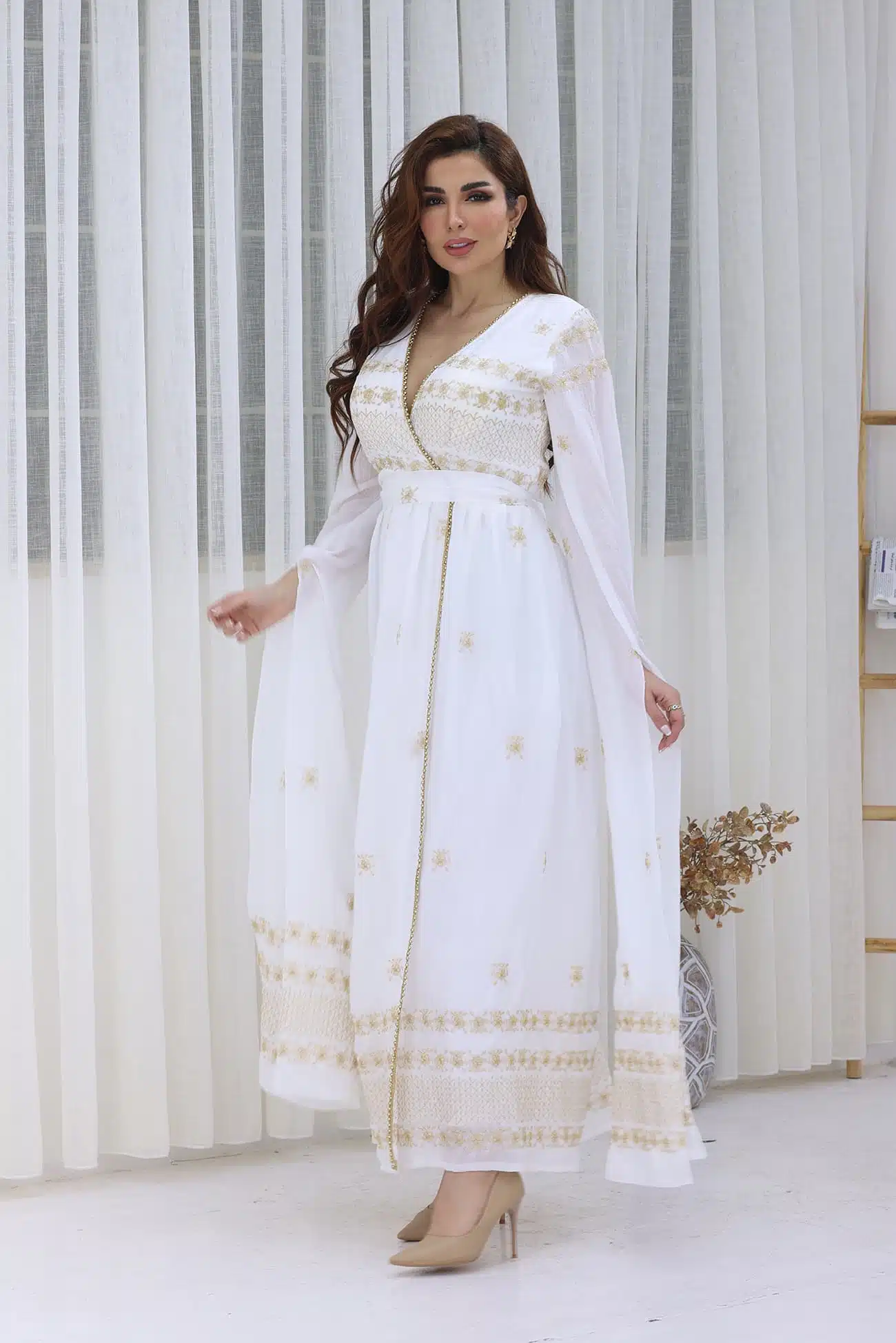 جلابيه العيد بتطريز خيط ذهبي جلابيه العيد بتطريز خيط ذهبي