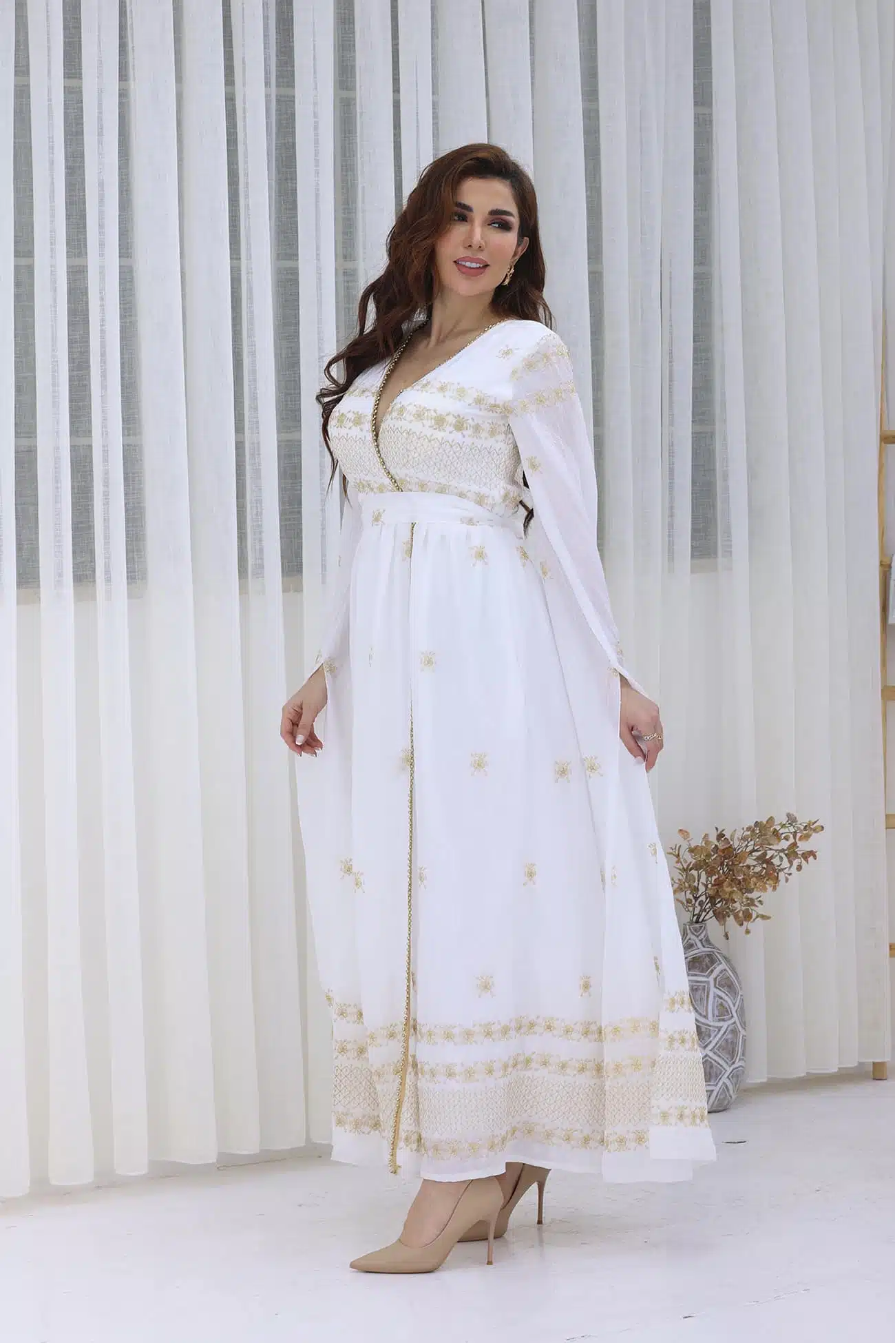جلابيه العيد بتطريز خيط ذهبي جلابيه العيد بتطريز خيط ذهبي
