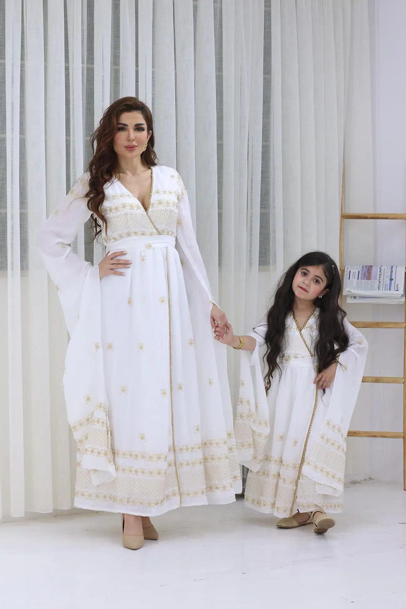 جلابيه العيد بتطريز خيط ذهبي جلابيه العيد بتطريز خيط ذهبي