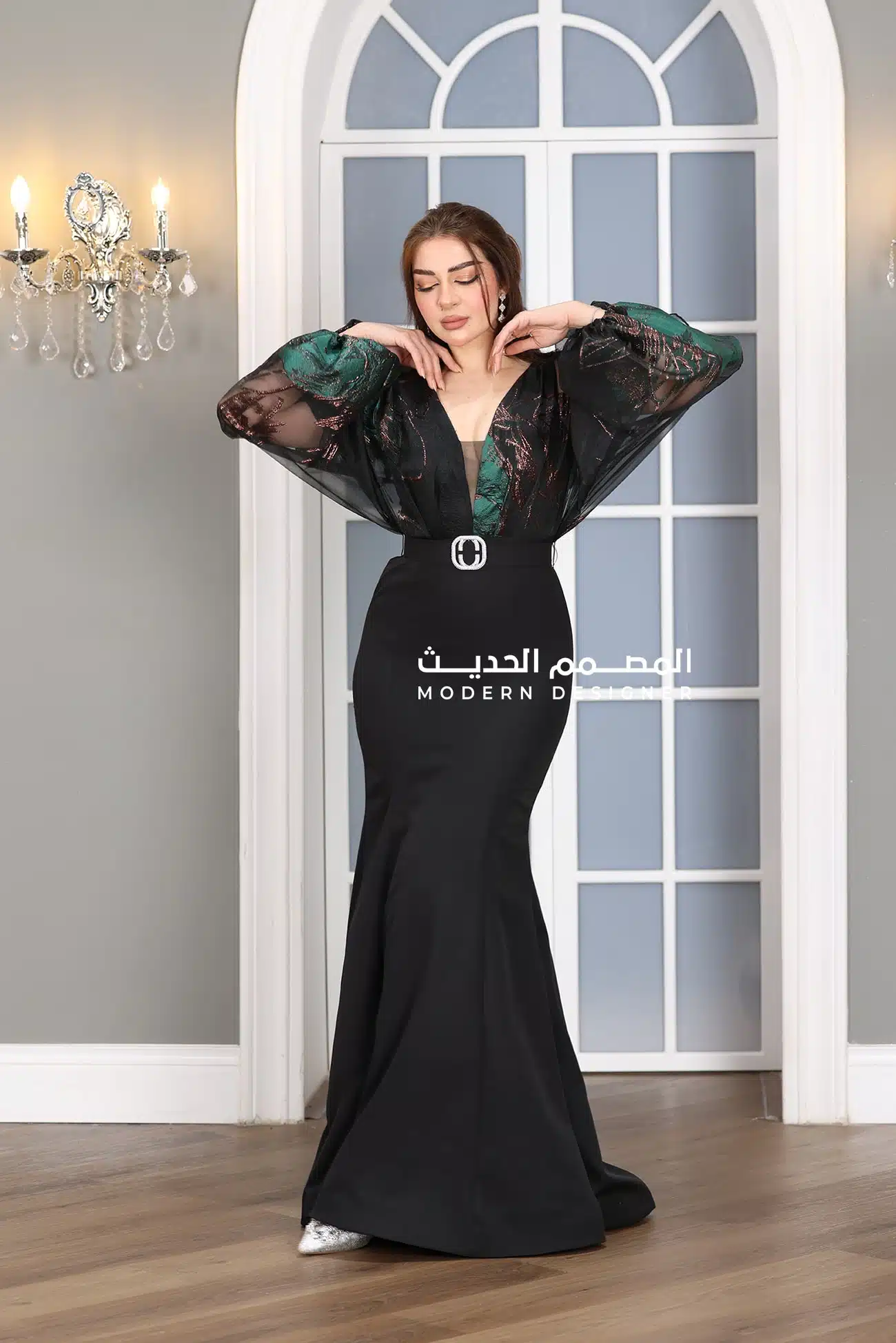 فستان سهرة بأكمام ملونه