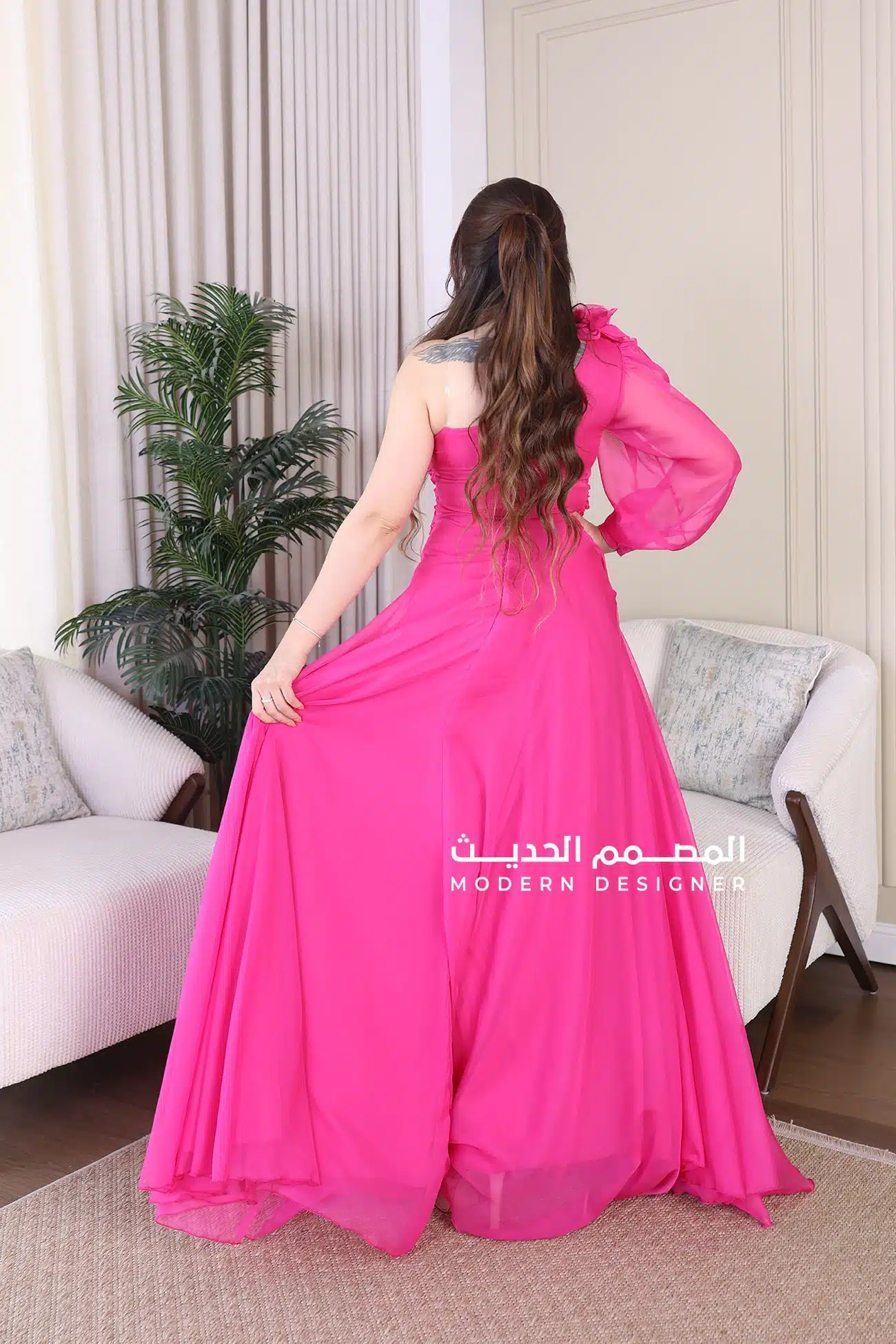 فستان ناعم بفيونكة في الكتف