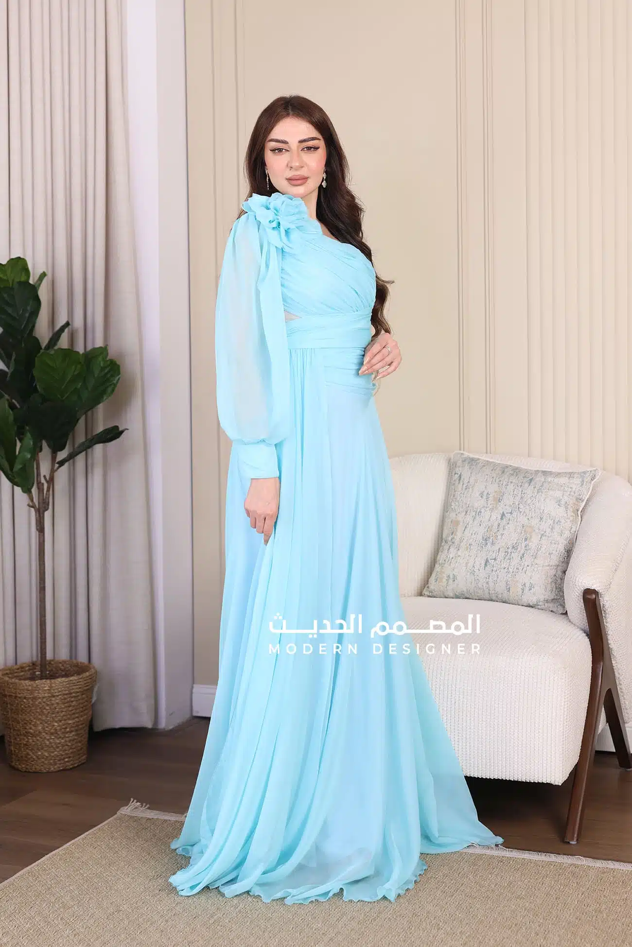 فستان ناعم بفيونكة في الكتف