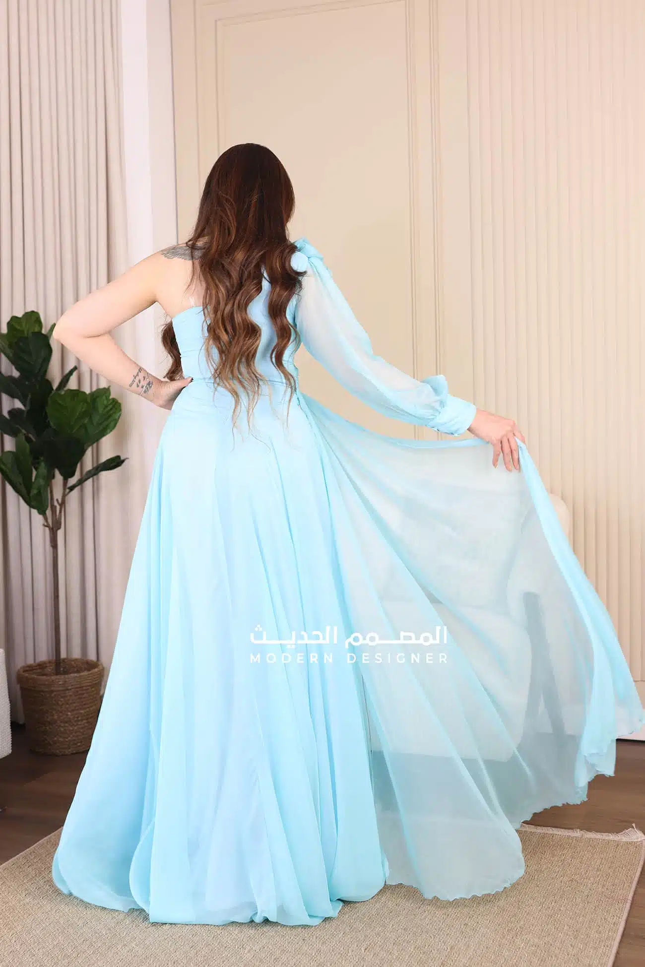 فستان ناعم بفيونكة في الكتف