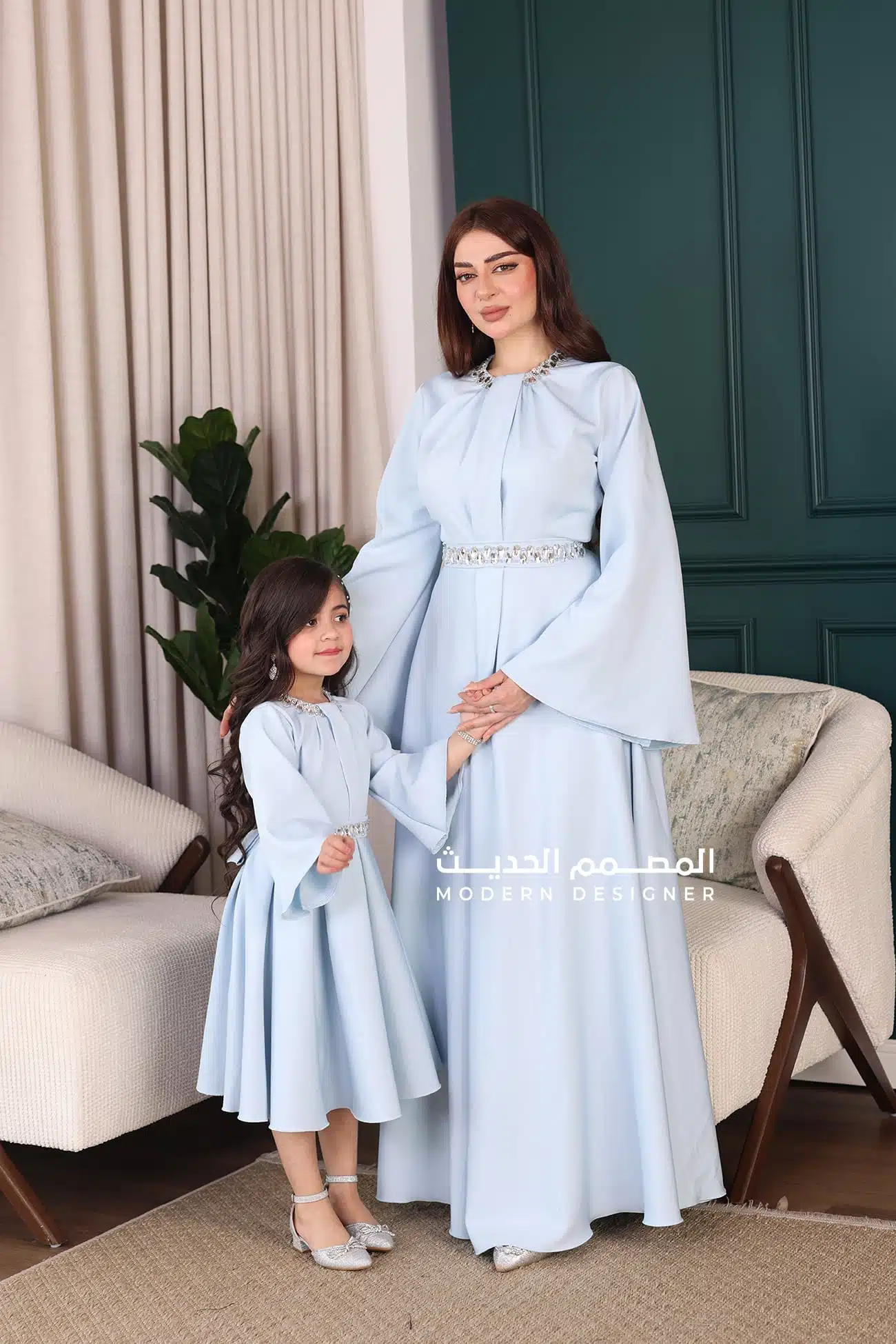 فستان تيفاني بأكمام طويلة