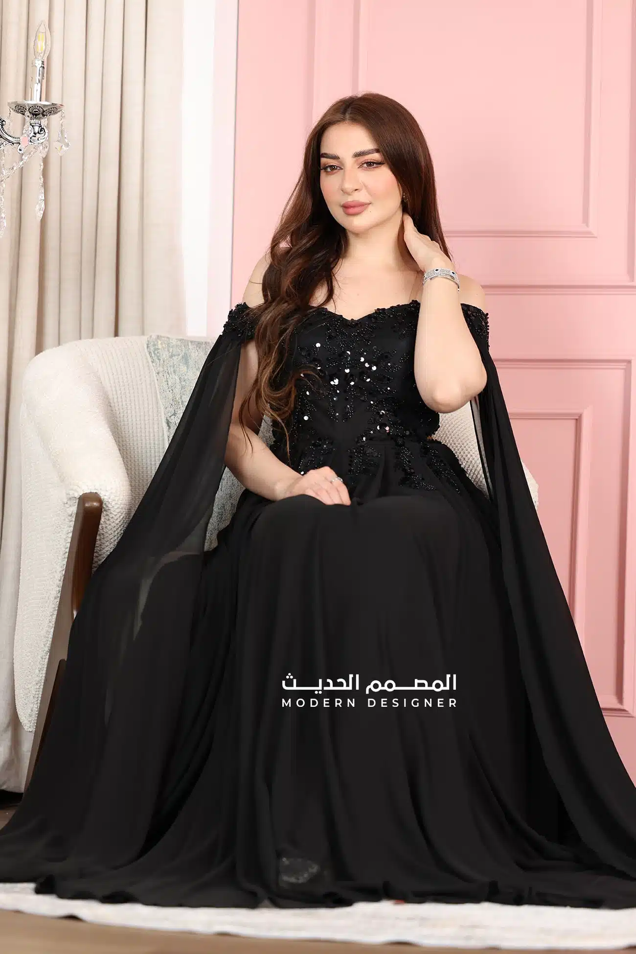 فستان سهرة ملكي بأكمام طويلة فستان سهرة ملكي بأكمام طويلة