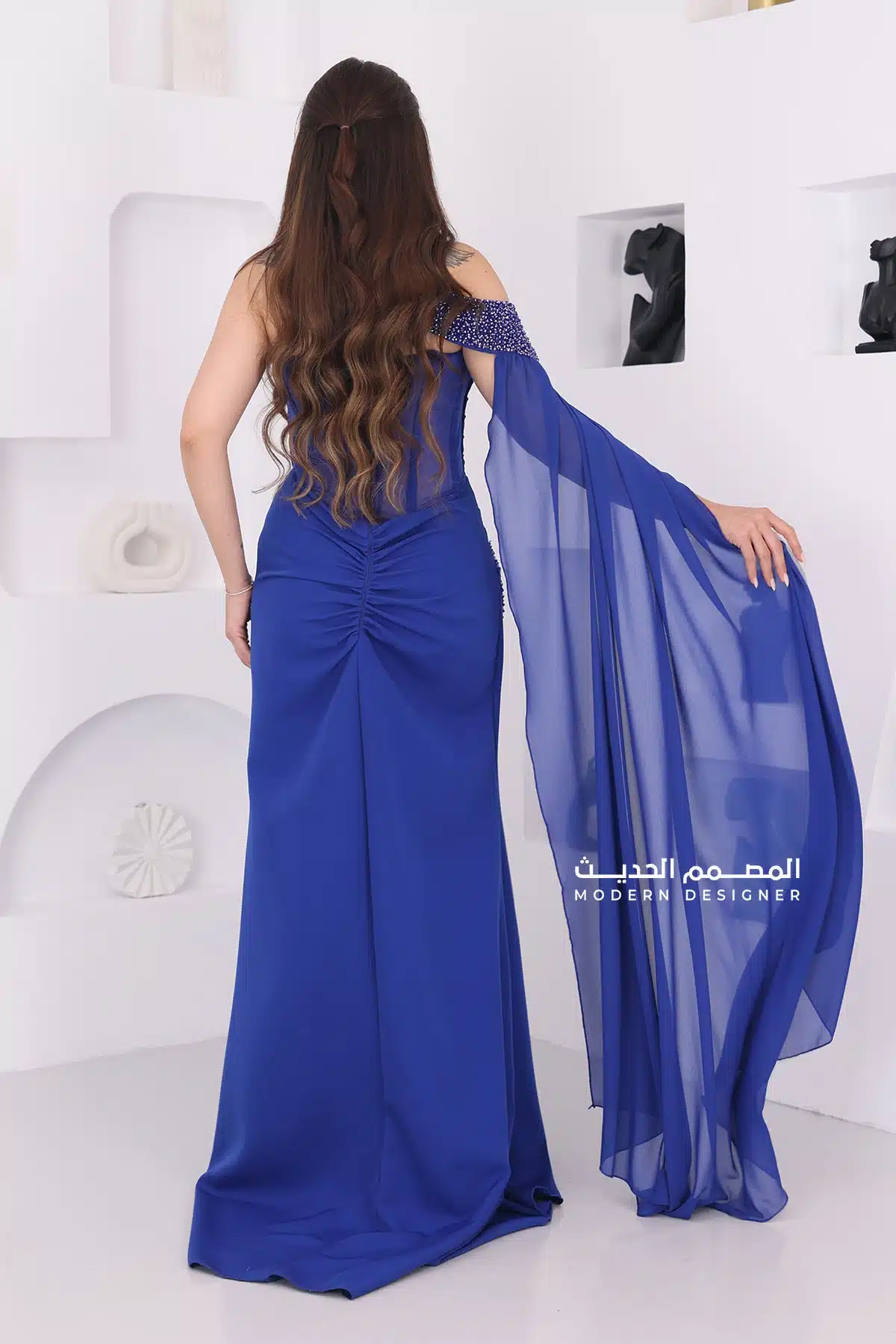 فستان سهرة نيلي بتطريز فخم