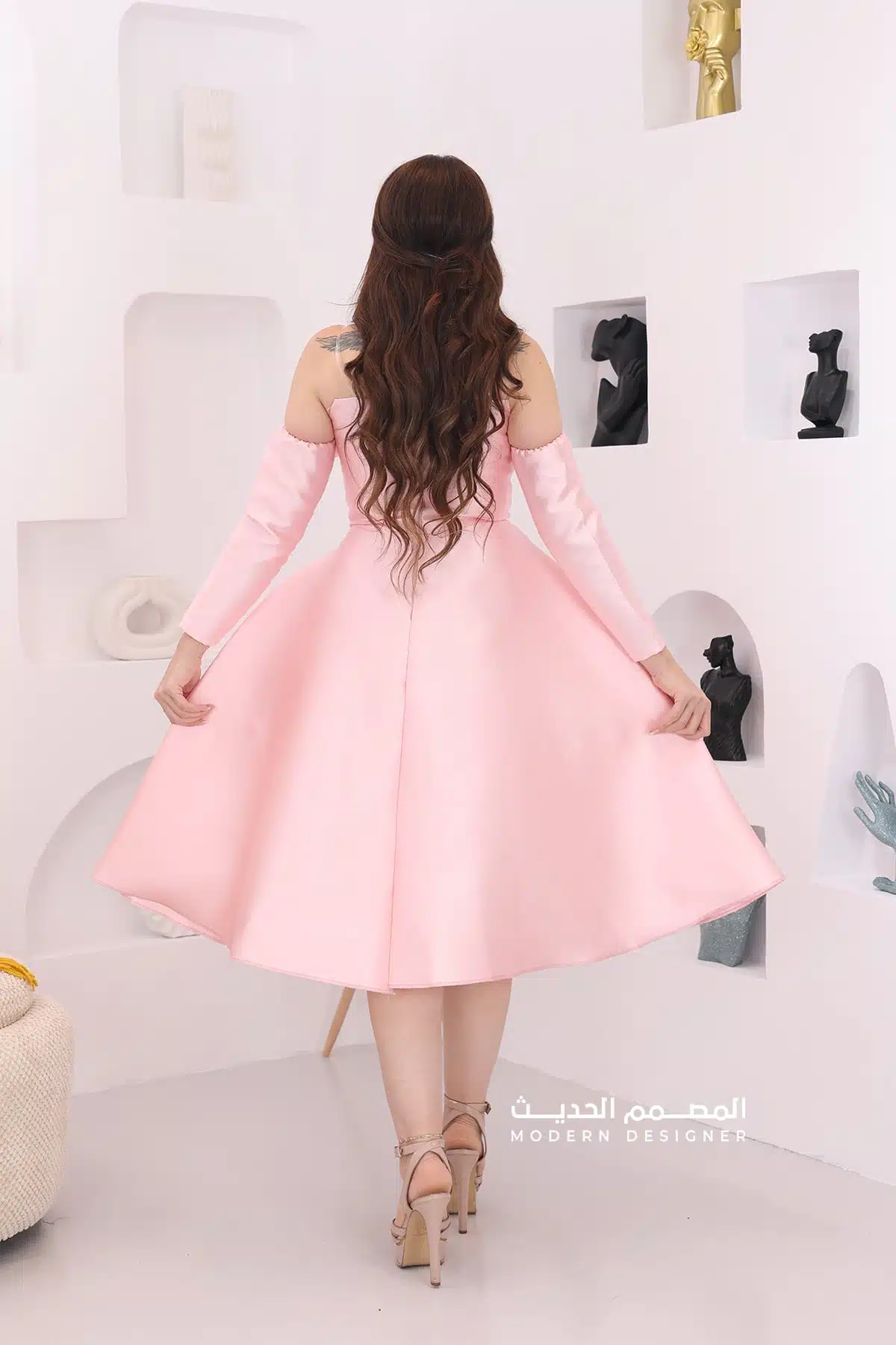 فستان قصير بأكمام منفصلة