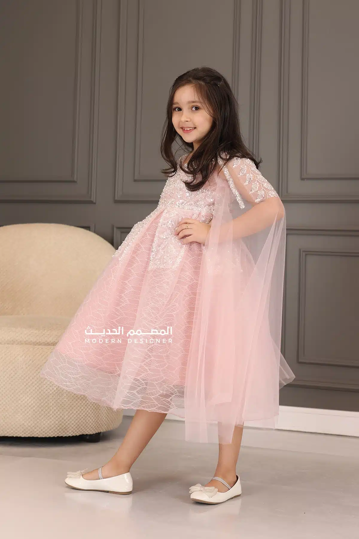 فستان بناتي رائع بأكمام كيب