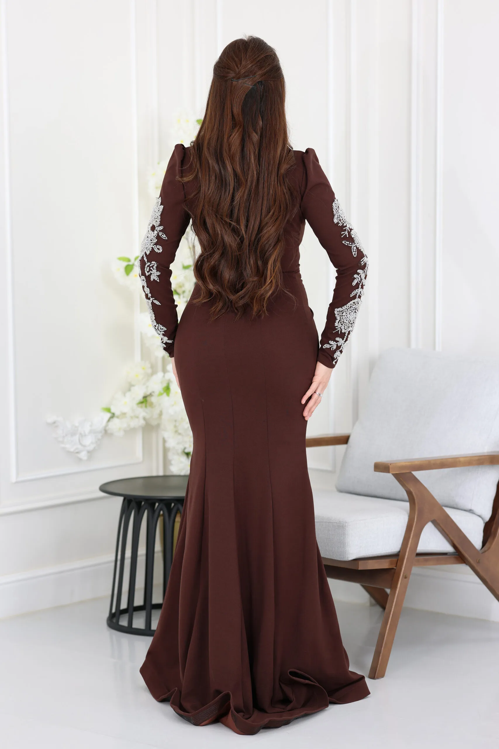 فستان سهرة فخمة بتصميم فريد