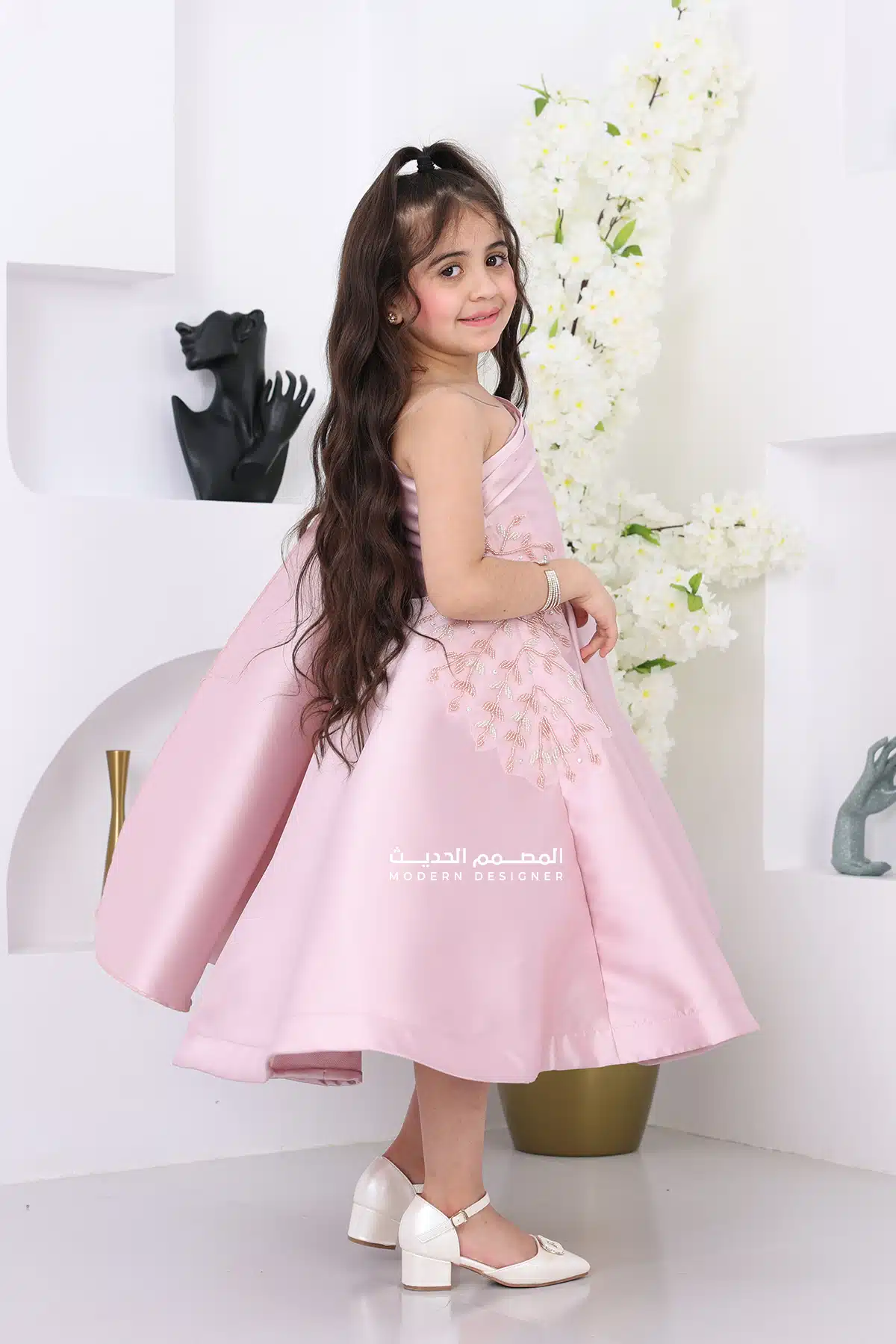 فستان بناتي سهرة بتطريز جانبي فخم فستان بناتي سهرة بتطريز جانبي فخم