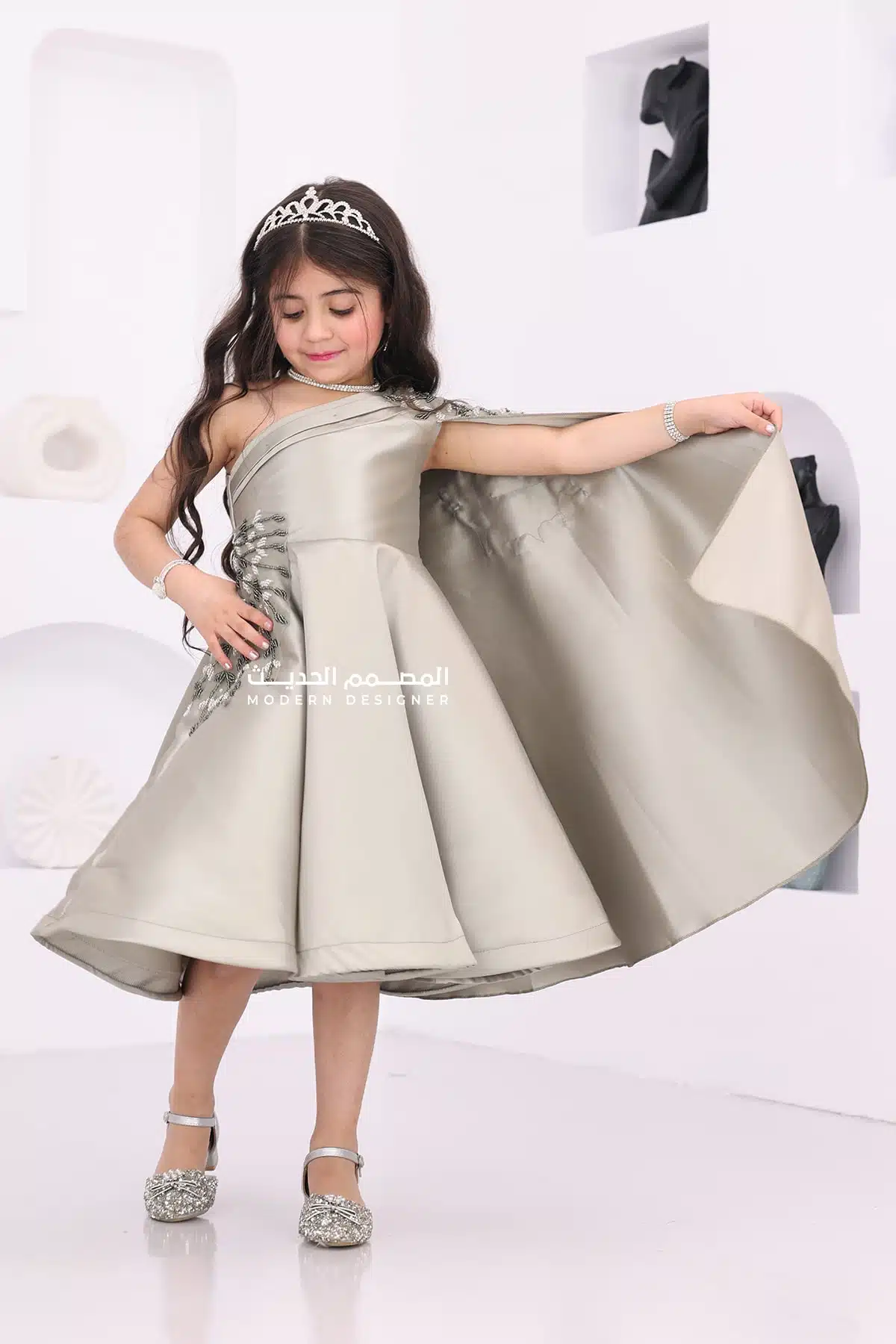 فستان بناتي سهرة بتطريز جانبي فخم فستان بناتي سهرة بتطريز جانبي فخم