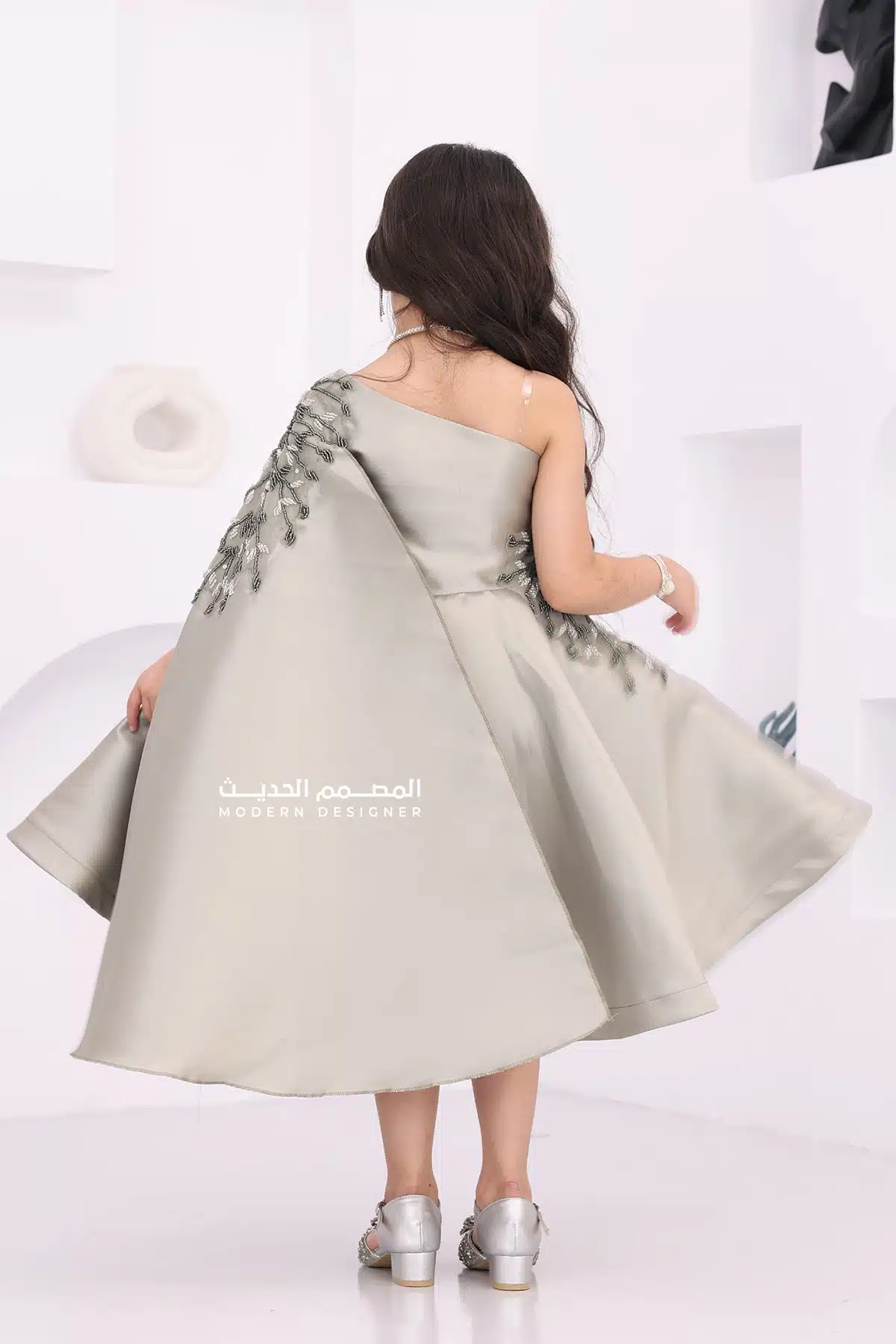 فستان بناتي سهرة بتطريز جانبي فخم فستان بناتي سهرة بتطريز جانبي فخم