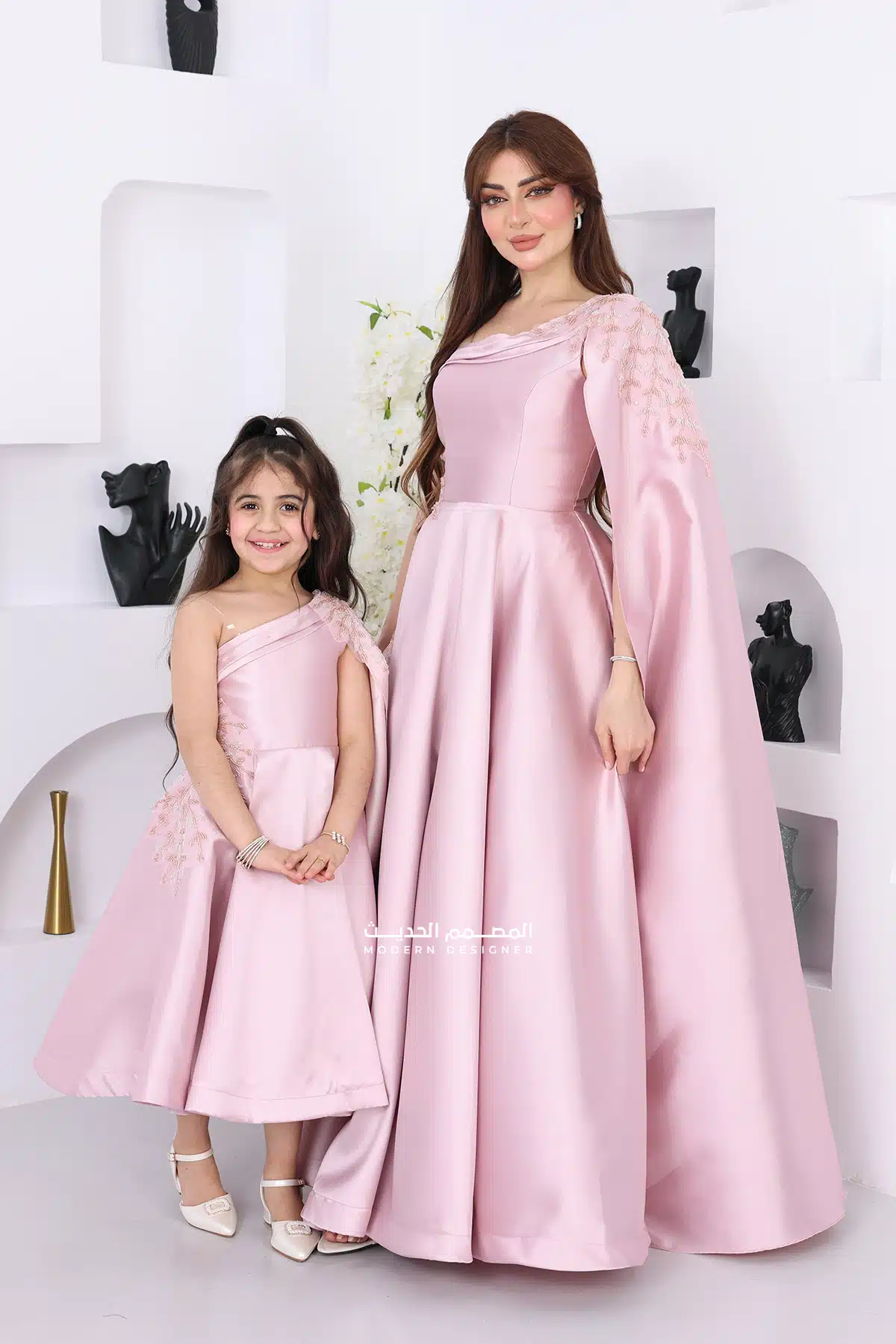 فستان سهرة بتطريز جانبي فخم