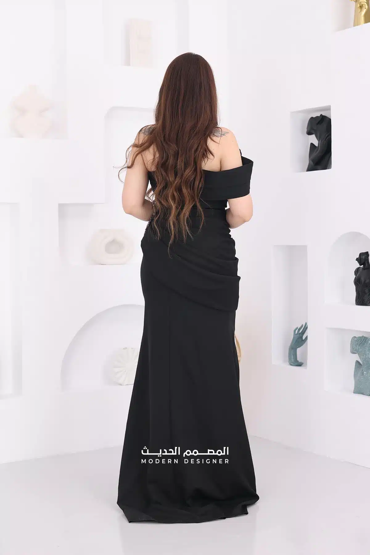 فستان سهرة بتطريز جانبي فخم