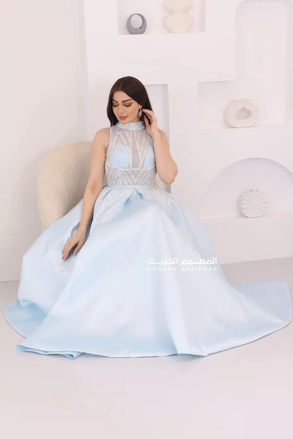 فستان سهرة فخم بياقة عالية