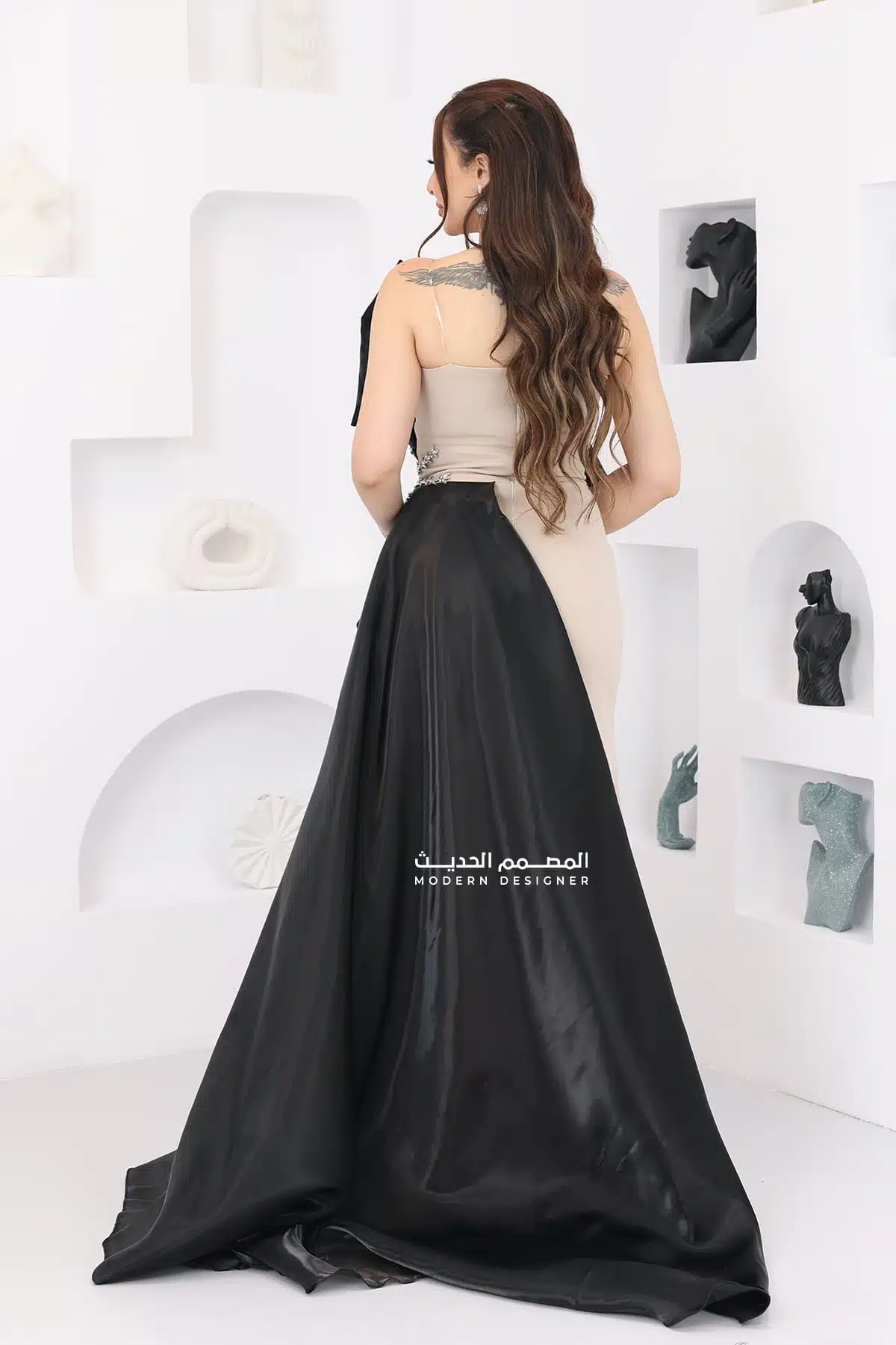 فستان سهرة سواريه بتصميم راقي فستان سهرة سواريه بتصميم راقي