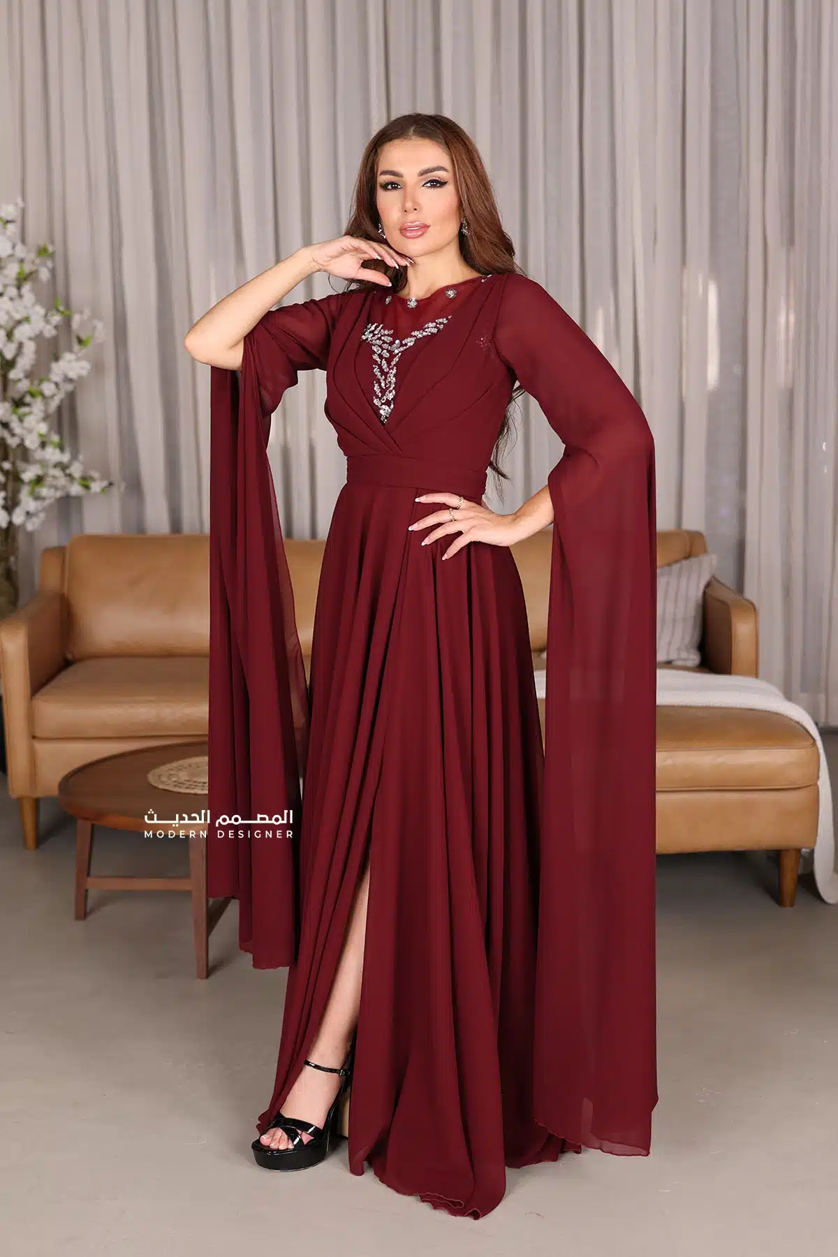 فستان سهرة بأكمام منديل راقية فستان سهرة بأكمام منديل راقية